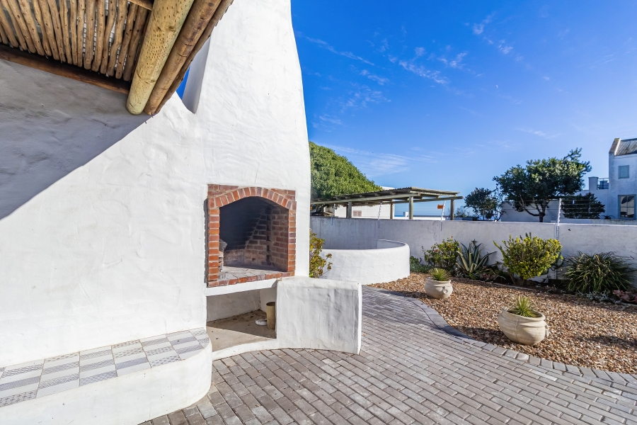 5 Bedroom Property for Sale in Bekbaai Western Cape